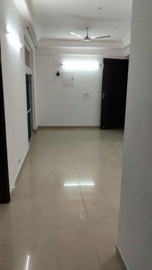Room in 2 BHK Builder Floor at Sector 33 – for Rent