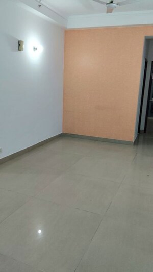 Room in 2 BHK Builder Floor at Sector 33 – for Rent