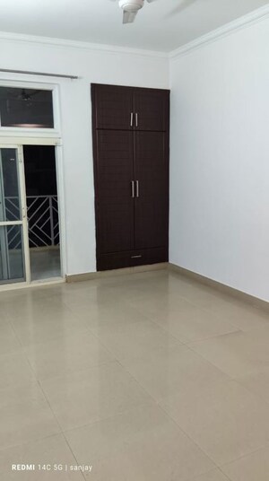 Room in 2 BHK Builder Floor at Sector 33 – for Rent