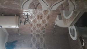 Bathroom in 3 BHK Builder Floor at Unitech South City II, Sector 50 – for Rent