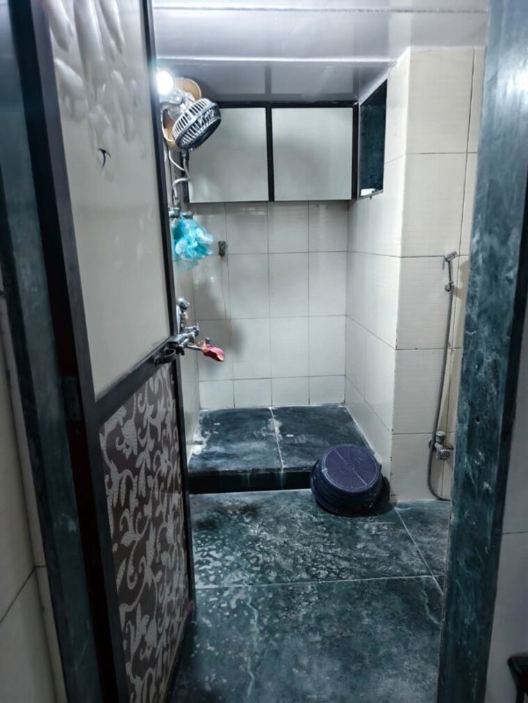 Bathroom, chembur 3 Bedroom 850 Sq.Ft. Apartment In Chembur Mumbai 10456763