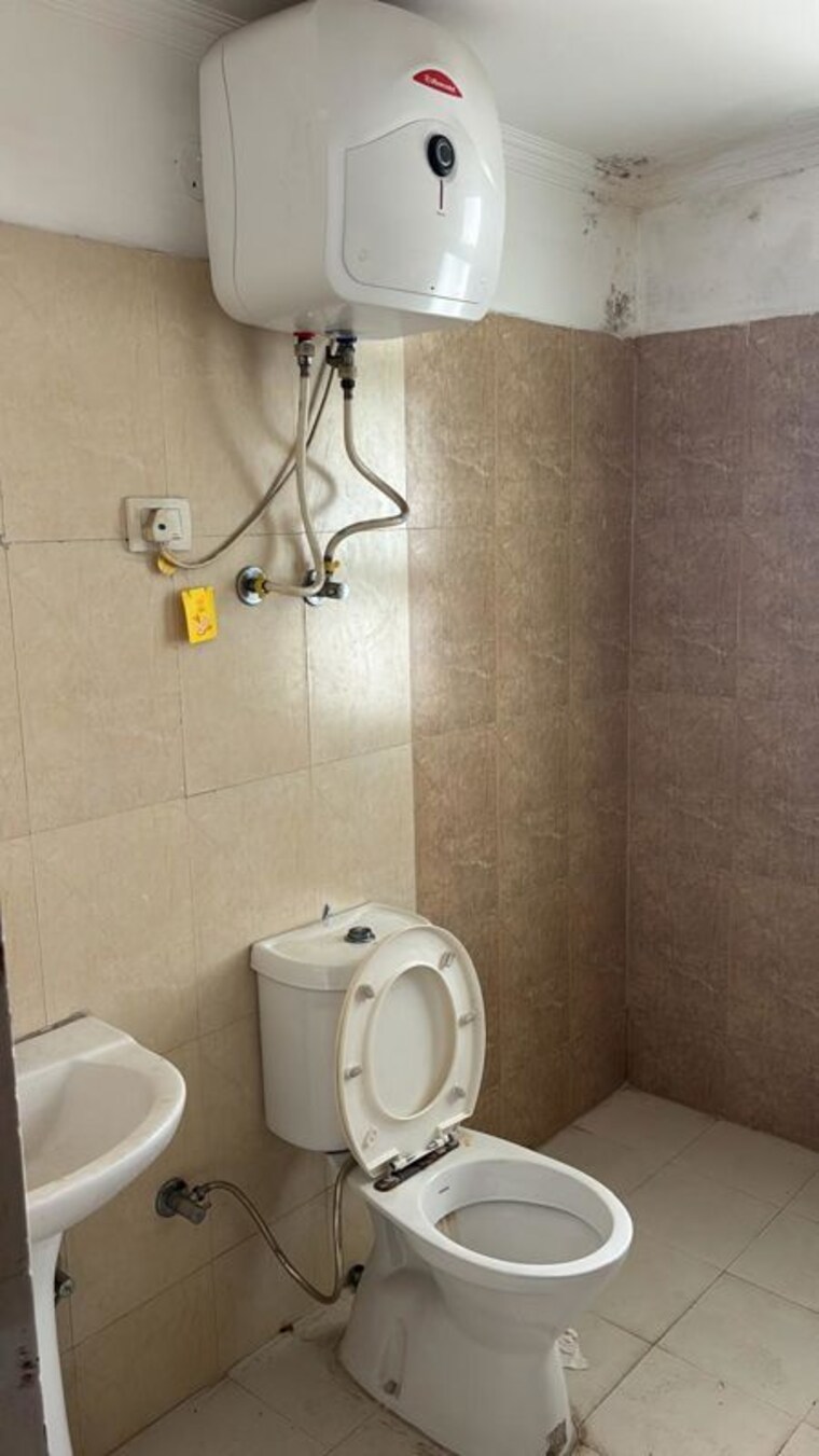 Bathroom, barnala-green-lotus-avenue 1 Bedroom 720 Sq.Ft. Apartment In Ambala Highway Zirakpur 10456766