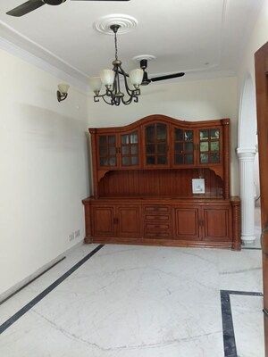 Furnished Amenities in 2 BHK Apartment at Parsvnath Plaza 27, Sector 27 – for Rent