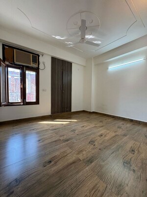 Room in 2 BHK Apartment at Chattarpur – for Rent