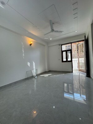 Room in 2 BHK Apartment at Chattarpur – for Rent