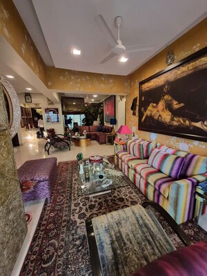 Bedroom in 4 BHK Apartment at Bandra West – for Rent