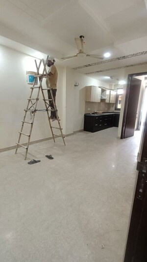 Room in 3 BHK Builder Floor at Saket – for Rent