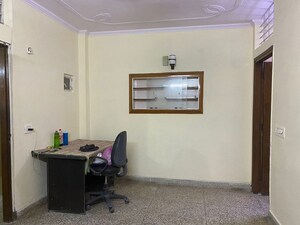 Study Room in 1 BHK Builder Floor at Dayanand Colony – for Rent