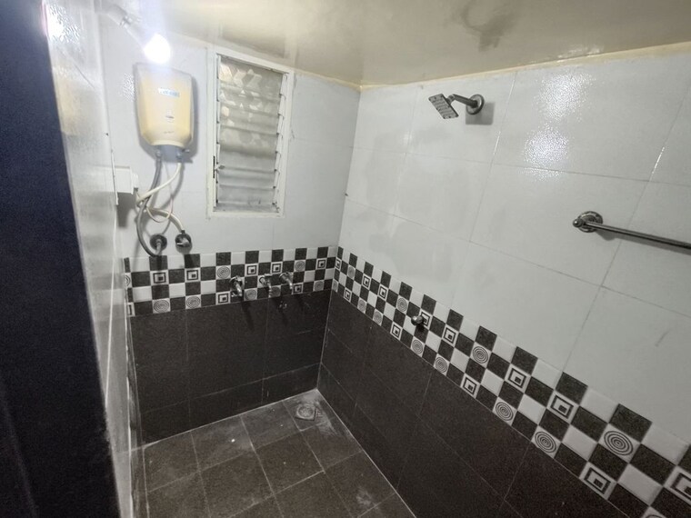 Bathroom, bhusari colony 2 Bedroom 850 Sq.Ft. Apartment In Bhusari Colony Pune 10456859