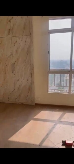 Room in 2 BHK Apartment at Jaypee Kensington Boulevard, Sector 131 – for Sale