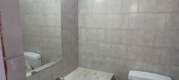Bathroom, greater kailash ii 2 Bedroom 100 Sq.Yd. Builder Floor In Greater Kailash ii Delhi 10456897