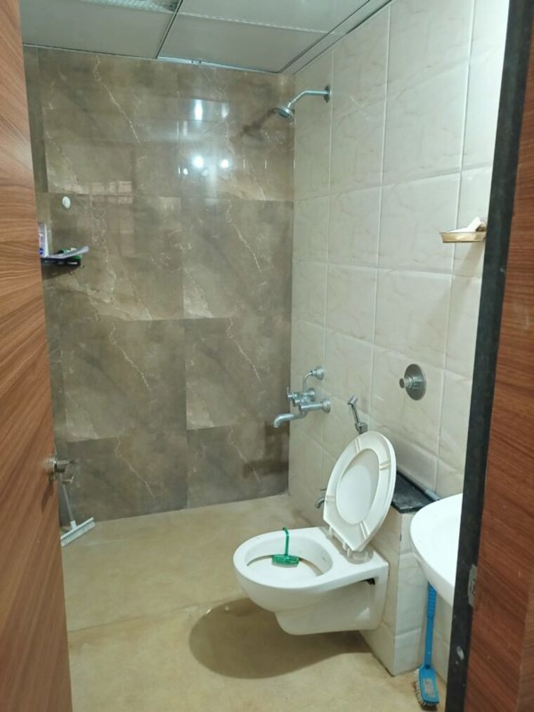 Bathroom, kohinoor-sapphire-2 2 Bedroom 740 Sq.Ft. Apartment In Tathawade Pune 10456899