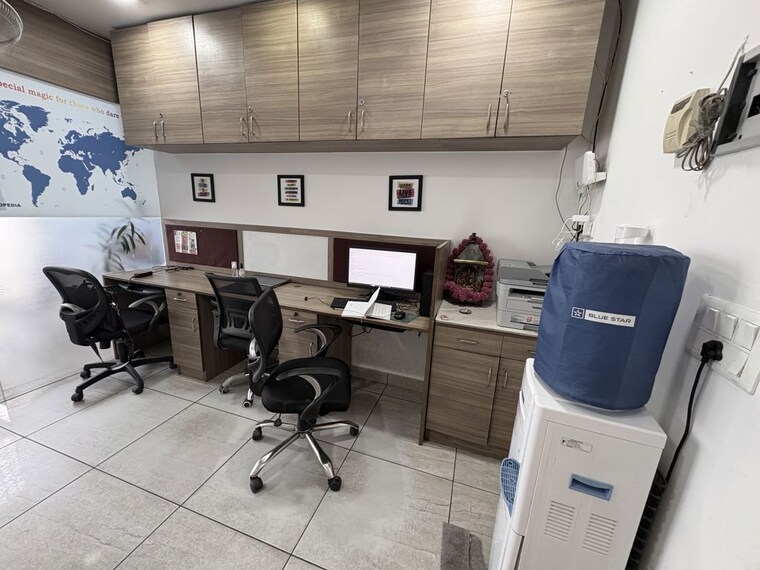 Team Area, netaji subhash place Commercial Office Space 360 Sq.Ft. In Netaji Subhash Place Delhi 10456926