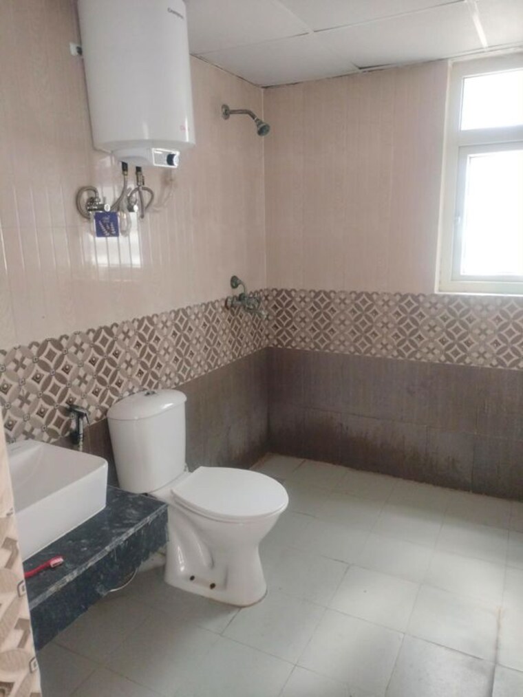 Bathroom, nimbus-the-hyde-park 2 Bedroom 955 Sq.Ft. Apartment In Sector 78 Noida 10456955