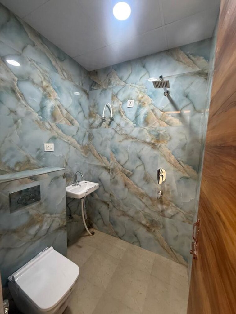 Bathroom, raj nagar extension 3.5 Bedroom 1150 Sq.Ft. Builder Floor In Raj Nagar Extension Ghaziabad 10456956