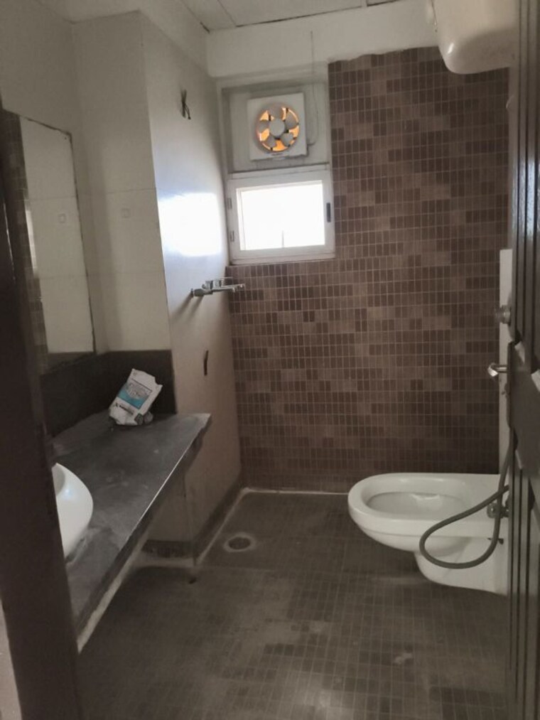 Bathroom, nimbus-the-hyde-park 2.5 Bedroom 1080 Sq.Ft. Apartment In Sector 78 Noida 10456957