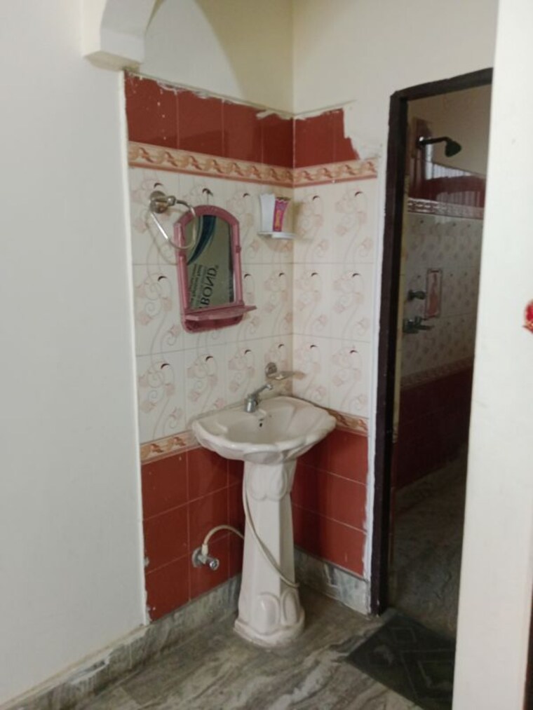 Bathroom, sector 18 1.5 Bedroom 810 Sq.Ft. Builder Floor In Sector 18 Panipat 10456967