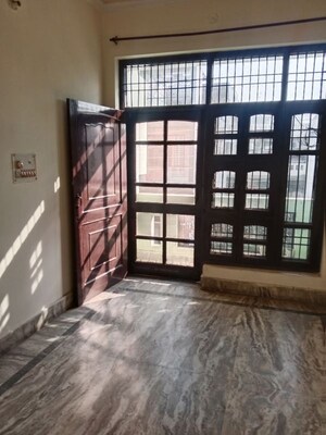 Room in 1.5 BHK Builder Floor at Sector 18 – for Rent