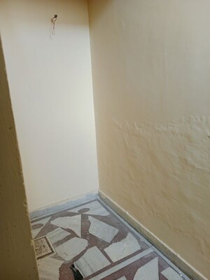 Room in 2 BHK Builder Floor at Sector 18 – for Rent