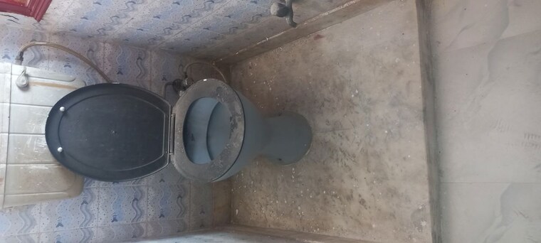 Bathroom, ip extension 2 Bedroom 900 Sq.Ft. Apartment In Ip Extension Delhi 10456981
