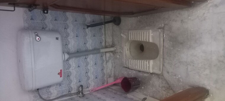 Bathroom, ip extension 2 Bedroom 900 Sq.Ft. Apartment In Ip Extension Delhi 10456981