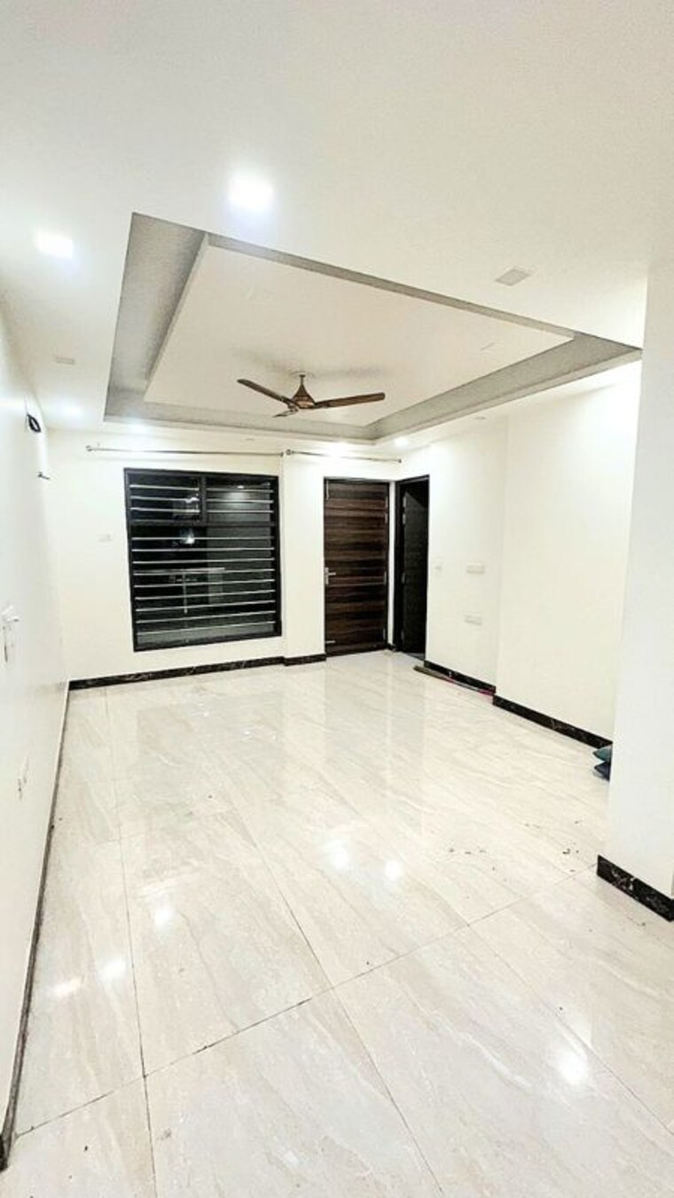 Room, sector 9a 3 Bedroom 2450 Sq.Ft. Builder Floor In Sector 9a Gurgaon 10456994