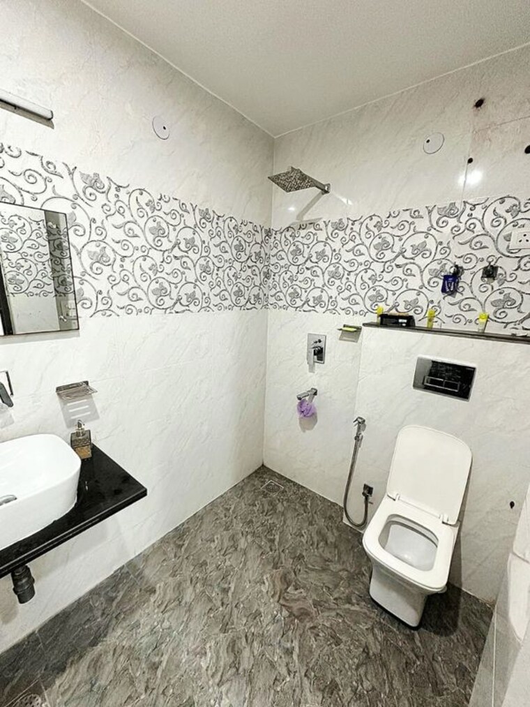 Team Area, sector 9a 3 Bedroom 2450 Sq.Ft. Builder Floor In Sector 9a Gurgaon 10456994