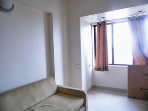 Room in 3 BHK Apartment at Rushabh Tower, Sewri – for Rent