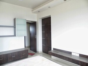 Room in 3 BHK Apartment at Rushabh Tower, Sewri – for Rent