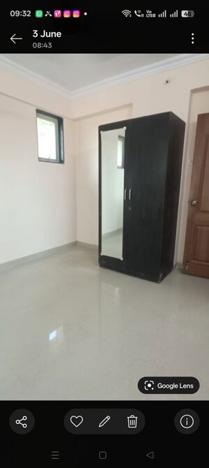 Room in 2 BHK Apartment at Sarla Garden, Vakola – for Rent