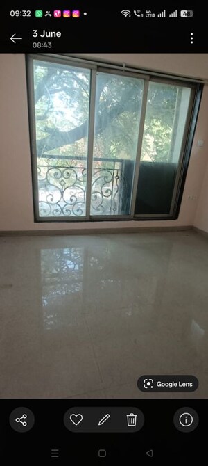 Room in 2 BHK Apartment at Sarla Garden, Vakola – for Rent