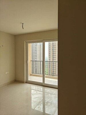 Room in 3.5 BHK Apartment at Tata Eureka Park, Sector 150 – for Rent