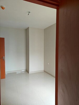 Room in 3.5 BHK Apartment at Tata Eureka Park, Sector 150 – for Rent