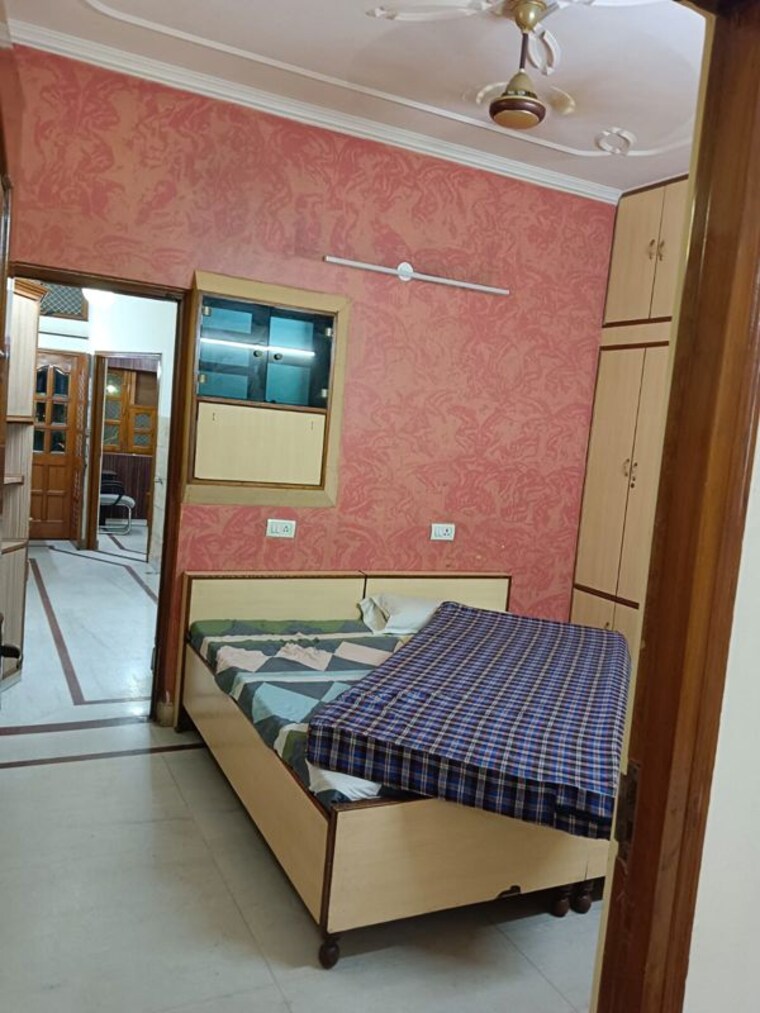 Room, lajpat nagar 4 2 Bedroom 1004 Sq.Ft. Builder Floor In Lajpat Nagar 4 Delhi 10457048