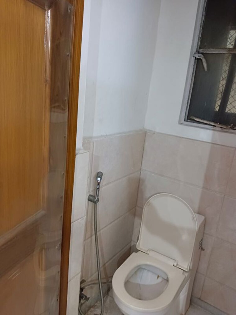 Bathroom, lajpat nagar 4 2 Bedroom 1004 Sq.Ft. Builder Floor In Lajpat Nagar 4 Delhi 10457048