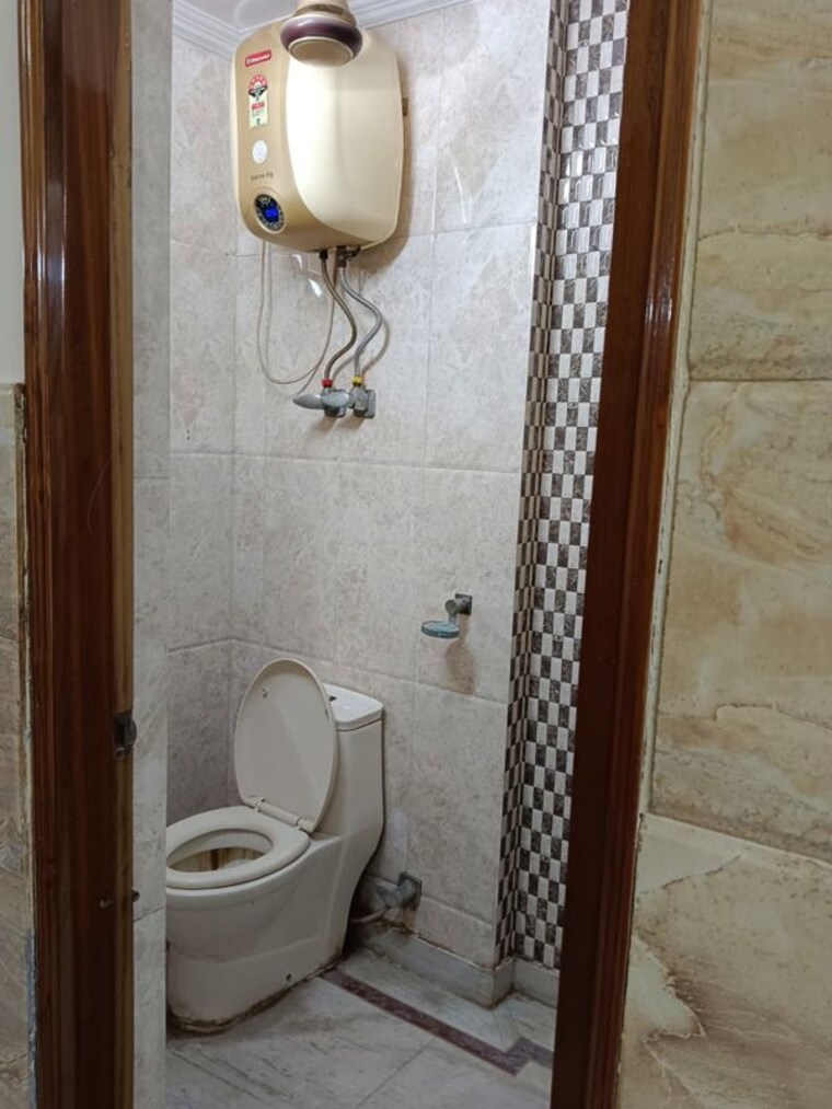 Bathroom, lajpat nagar 4 2 Bedroom 1004 Sq.Ft. Builder Floor In Lajpat Nagar 4 Delhi 10457048