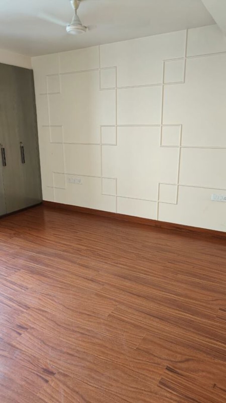 Room, sarvapriya vihar 3 Bedroom 240 Sq.Yd. Builder Floor In Sarvapriya Vihar Delhi 10457058