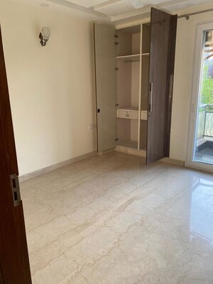 Room in 3 BHK Builder Floor at Chittaranjan Park – for Sale