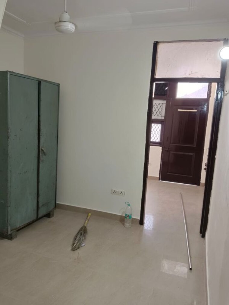 Room, lajpat nagar 4 1 Bedroom 344 Sq.Ft. Builder Floor In Lajpat Nagar 4 Delhi 10457056