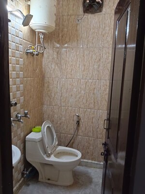 Bathroom in 1 BHK Builder Floor at Lajpat Nagar 4 – for Rent