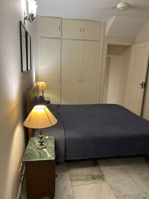 Room in 3 BHK Builder Floor at Green Park – for Rent