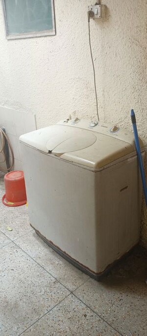 Bathroom in 1 BHK Builder Floor at Green Park – for Rent