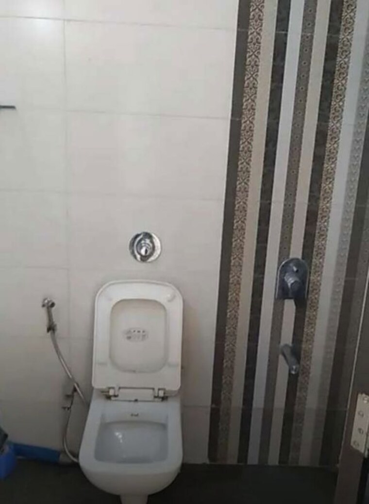Bathroom, lotus-lotus-link-square 2 Bedroom 900 Sq.Ft. Apartment In Malad West Mumbai 10457212
