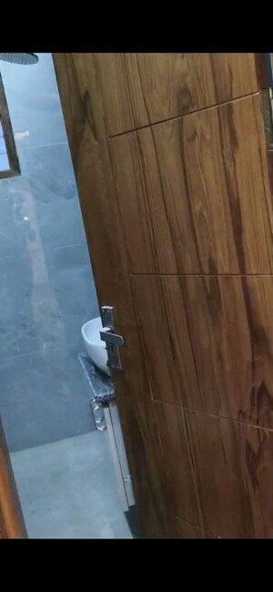 Furnished Amenities in 3 BHK Builder Floor at BPTP District, Sector 81 – for Rent