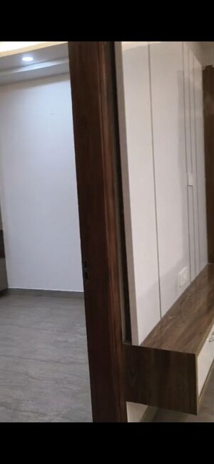 Building Lobby in 3 BHK Builder Floor at BPTP District Faridabad, Sector 81 – for Rent