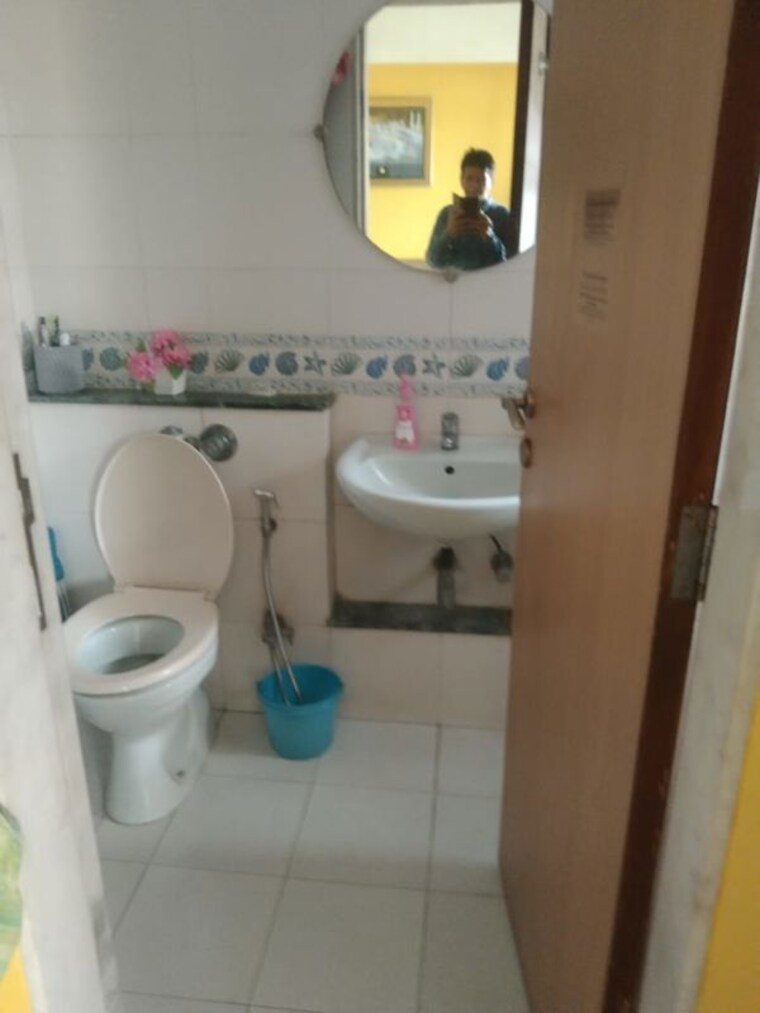Bathroom, raheja-garden-estate 3 Bedroom 1200 Sq.Ft. Apartment In Midc Colony Thane 10457255