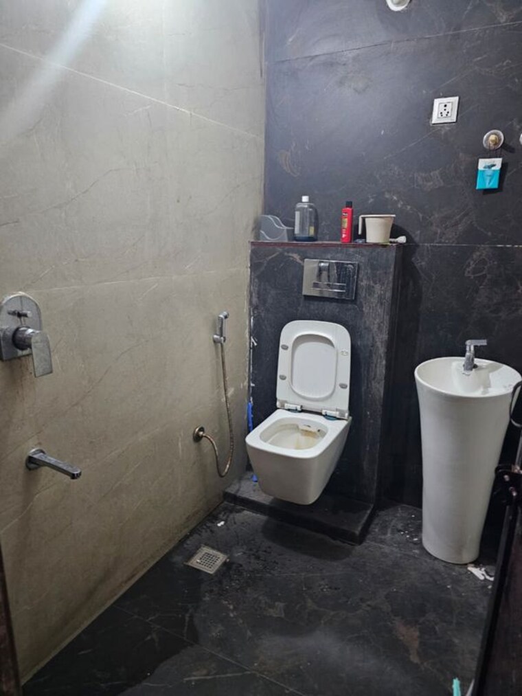 Bathroom, new-palam-vihar-3 3 Bedroom 1000 Sq.Ft. Independent House In Sector 111 Gurgaon 10457233