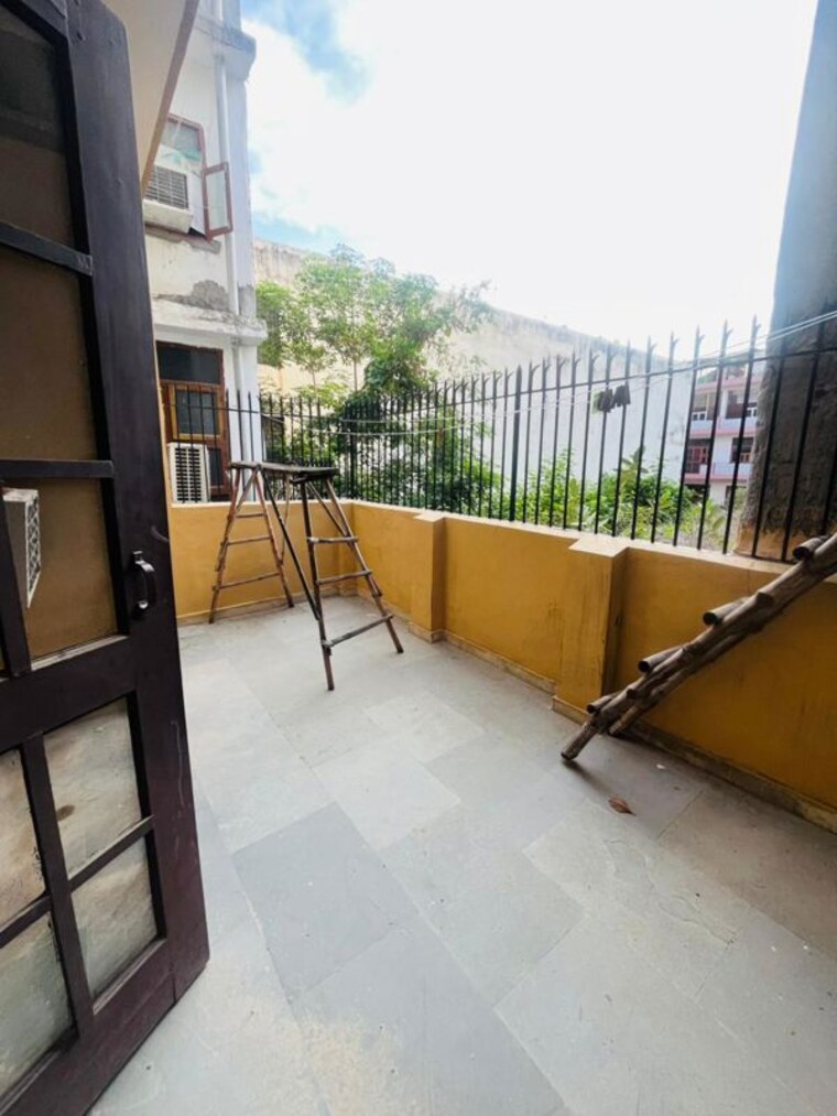 Balcony, sector 31 1 Bedroom 877 Sq.Ft. Builder Floor In Sector 31 Gurgaon 10457280