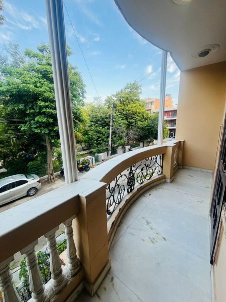 Balcony, sector 31 1 Bedroom 877 Sq.Ft. Builder Floor In Sector 31 Gurgaon 10457280