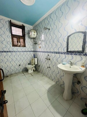 Bathroom in 1 BHK Builder Floor at Sector 30 – for Rent